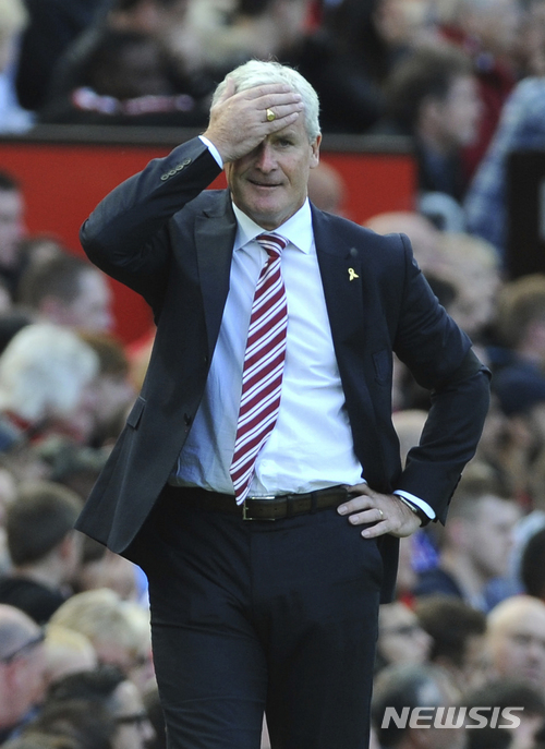 스토크 시티, 성적 부진 이유로 마크 휴즈 감독 경질