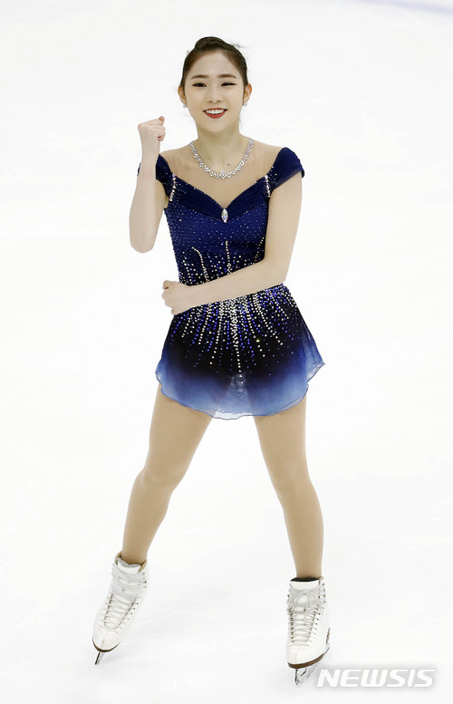 【서울=뉴시스】최동준 기자 = 7일 서울 목동아이스링크에서 열린 제72회 전국남녀 피겨스케이팅 종합 선수권대회 겸 평창올림픽 국가대표 선발전 여자 싱글 1그룹에서 최다빈이 연기를 마친 뒤 기뻐하고 있다.&nbsp; 최다빈은 총점 190.12를 기록, 평창올림픽 출전을 확정 지었다. 2018.01.07.&nbsp; photocdj@newsis.com