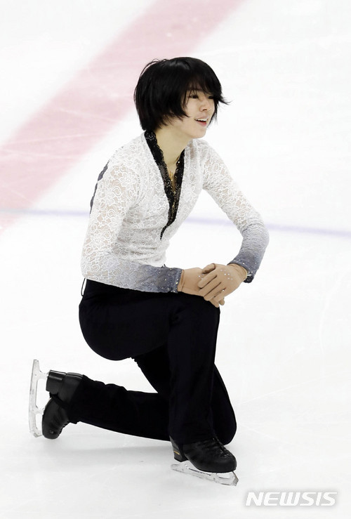 【서울=뉴시스】최동준 기자 = 7일 서울 목동아이스링크에서 열린 제72회 전국남녀 피겨스케이팅 종합 선수권대회 겸 평창올림픽 국가대표 선발전 남자 싱글 1그룹에서 차준환이 멋진 연기를 선보인 뒤 기뻐하고 있다. 2018.01.07. photocdj@newsis.com