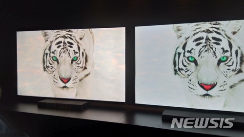 【라스베이거스(미국)=뉴시스】심동준 기자 = 7일(현지 시간) 오후 삼성전자는 미국 라스베이거스 엔클레이브 컨벤션센터에서 국제전자제품박람회(CES)를 앞두고 '삼성 퍼스트 룩 2018(Samsung First Look 2018)' 행사를 열었다. 2018.01.08&nbsp; s.won@newsis.com 