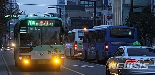 【대구=뉴시스】대구지역 시내버스의 모습이다. 뉴시스DB. 2019.05.13. photo@newsis.com