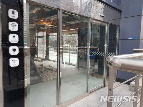 【서울=뉴시스】박정규 기자 = 올해 들어 문을 닫은 햄버거 프랜차이즈 버거킹 여의도점의 모습. 2018.1.8 photo@newsis.com