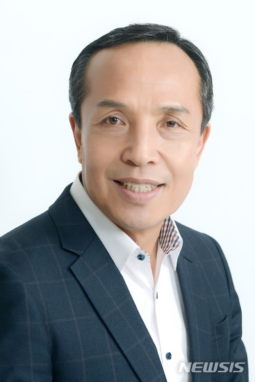 【양산=뉴시스】안지율 기자 = 더불어민주당 조문관(63) 전 경남도의원이 지난 8일 경남 양산시청 프레스센터에서 기자회견을 통해 양산시장 선거 출마를 선언했다. 2018.01.09. (사진=조문관 제공) photo@newsis.com