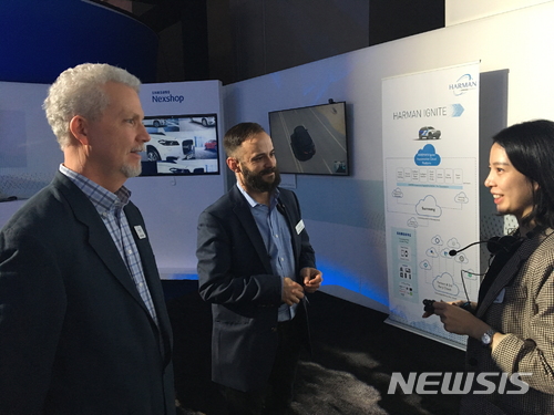 【서울=뉴시스】삼성SDS는 '2018 국제전자제품박람회(CES)' 전시장에서 자동차 업계를 대상으로 리테일 솔루션 '넥스샵'(Nexshop)을 하만과 공동 마케팅한다고 9일 밝혔다. 2018.01.09 (사진 = 삼성SDS 제공) photo@newsis.com