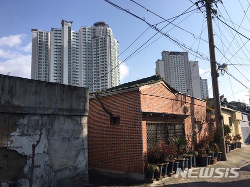 【대구=뉴시스】배소영 기자 = 9일 대구시 중구 남산2동 인쇄골목 일대 명륜지구의 모습. 2018.01.09.soso@newsis.com