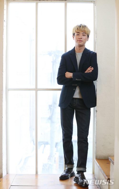 【서울=뉴시스】조성봉 기자 = 배우 박정민이 5일 오후 서울 종로구 팔판동 한 카페에서 뉴시스와 인터뷰를 하기 전 포즈를 취하고 있다. 2018.01.09. suncho21@newsis.com