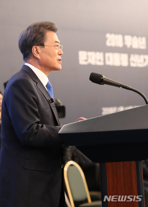 文대통령 "정부도 개헌안 준비…지방선거 동시투표는 국민 약속"