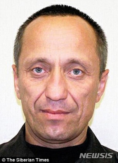 【서울=뉴시스】러시아의 연쇄살인범 미하일 포프코프. 22명의 여성을 성폭행한 후 살해한 혐의로 종신형을 선고받고 복역 중인 포프코프가 59명을 추가로 살해했다고 자백, 10일 새 재판이 다시 시작됐다고 러시아 인테르팍스 통신이 보도했다. 그의 자백이 사실이라면 희생자 수는 81명으로 러시아 최대의 연쇄 살인마가 된다. <사진출처 : 시베리아 타임스> 2018.1.11