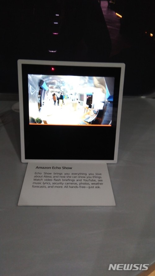 【라스베이거스(미국)=뉴시스】심동준 기자 = 10일(현지 시간) 아마존은 미국 라스베이거스 컨벤션센터(LVCC) 야외 센트럴플라자에 전시공간을 마련해 알렉사로 구현되는 스마트홈을 선보였다. 2018.01.10 s.won@newsis.com