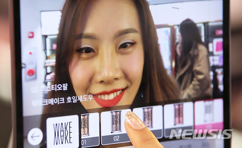 올리브영 강남본점 스마트기기 활용 사례(이미지 제공=올리브영)