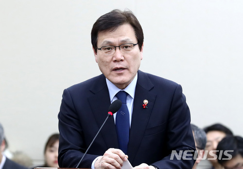 【서울=뉴시스】이영환 기자 = 최종구 금융위원장. 2018.01.11. 20hwan@newsis.com