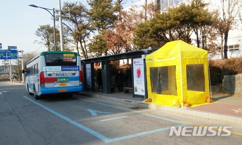 【충주=뉴시스】버스정류장 동장군대피소. (사진=충주시 제공) photo@newsis.com