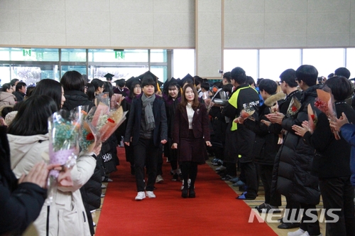 【청주=뉴시스】인진연 기자 = 충북지역 대다수 학교가 1월에 학년을 마치는 종업식과 졸업식을 진행하면서 12월 방학식과 2월 졸업식이 이제는 옛 추억으로 남게 됐다. 2019.01.03 (사진=뉴시스DB)&nbsp; photo@newsis.com&nbsp; 