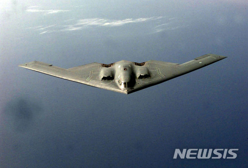 【서울=뉴시스】박진희 기자 = 미국 공군은 11일(현지시간) 핵 탑재가 가능한 B-2 스피릿 폭격기 3대를 태평양 괌 기지에 배치했다고 밝혔다. 2018.01.12. (사진=미국 공군)photo@newsis.com