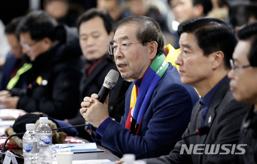 【평창=뉴시스】최동준 기자 = 박원순 서울시장과 자치구청장들이 14일 강원 평창올림픽조직위원회를 방문해 서울시 지원사항 등에 대해 논의하고 있다. 2018.01.14.&nbsp; photocdj@newsis.com