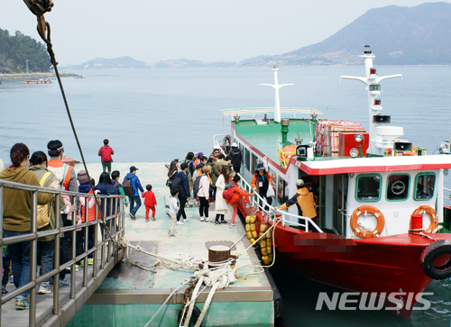 [여수=뉴시스] 여수 섬마을 여객선 탑승객들. (뉴시스DB) photo@newsis.com