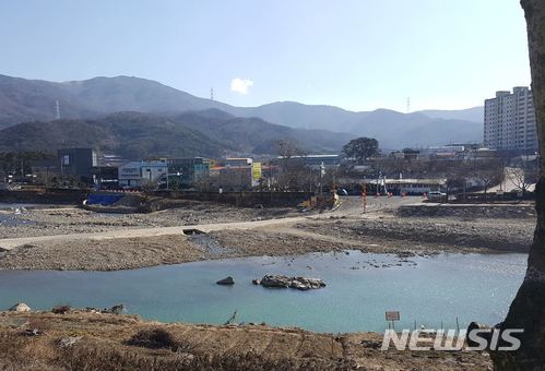  【양산=뉴시스】안지율 기자 = 경남 양산시는 상북면 양산천 내 위치한 공암잠수교를 횡단 교량을 건설하기 위한 사업을 추진한다. 사진은 공암사거리 전경. 2018.01.15. (사진=양산시 제공)   photo@newsis.com