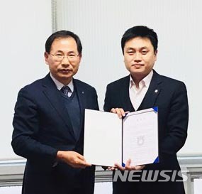 【대구=뉴시스】박준 기자 = 농협중앙회 경북검사국은 검사역 윤리강령 준수 서약식 및 윤리강령 실천 결의대회를 개최했다고 15일 밝혔다. 2018.01.15(사진=경북농협 제공)photo@newsis.com