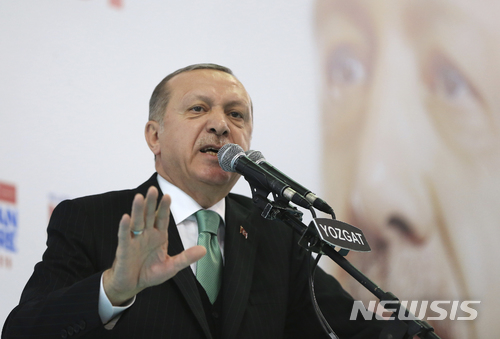 Turkey's President Recep Tayyip Erdogan talks to supporters of his ruling Justice and Development Party (AKP), at a rally in Yozgat, eastern Turkey, Sunday, Jan. 14, 2018. Erdogan said Sunday the country will launch a military assault on a Kurdish enclave in northern Syria "in the coming days," and urged the U.S. to support its efforts. (Pool Photo via AP) 