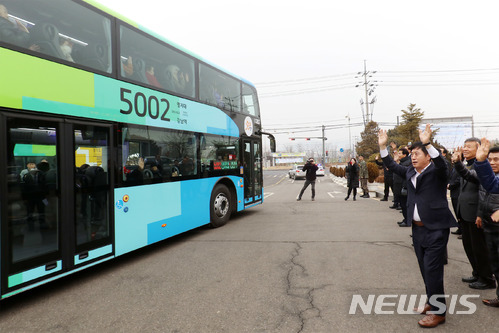 용인 에버랜드 거쳐 강남으로 가는 5002번 2층 버스