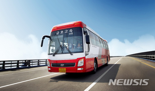 [광주=뉴시스] 광주와 인천국제공항을 오가는 금호고속버스 (사진=금호고속 제공) photo@newsis.com
