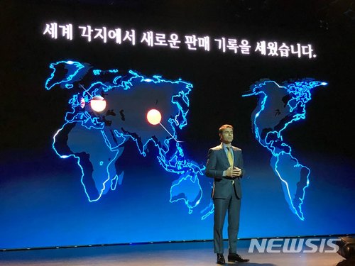 【서울=뉴시스】한주홍 기자 = 디미트리스 실라키스 메르세데스-벤츠 코리아 대표이사 사장이 22일 오전 서울 중구 신라호텔에서 신년 기자간담회를 진행하고 있다. 2018.01.22. hong@newsis.com