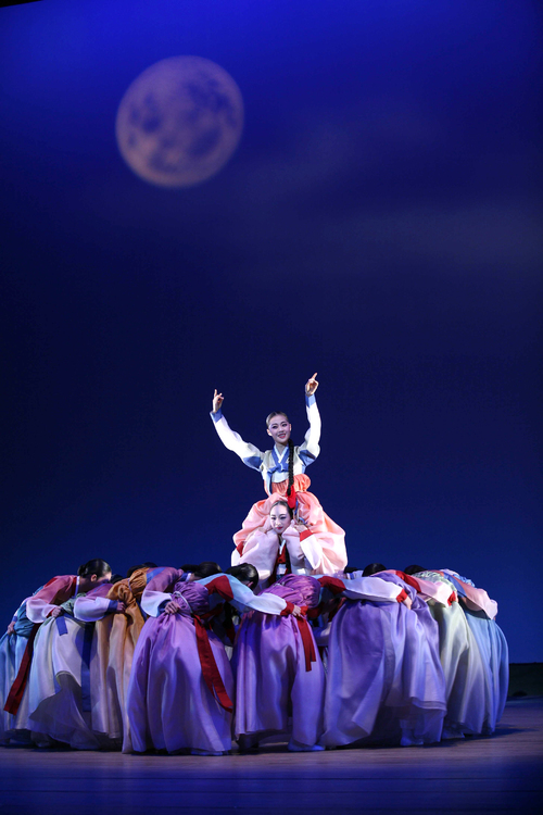 【서울=뉴시스】 국립국악원 무용단 '강강술래'. 2018.01.22. (사진 = 국립국악원 제공) photo@newsis.com 