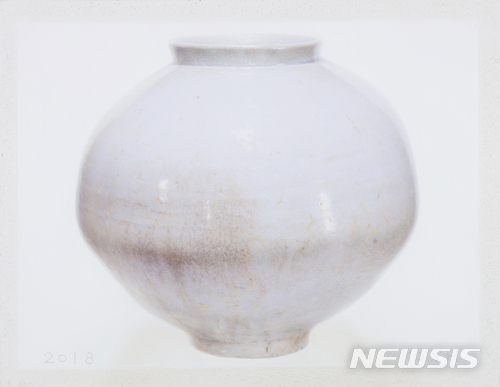 【서울=뉴시스】 고영훈, 달항아리