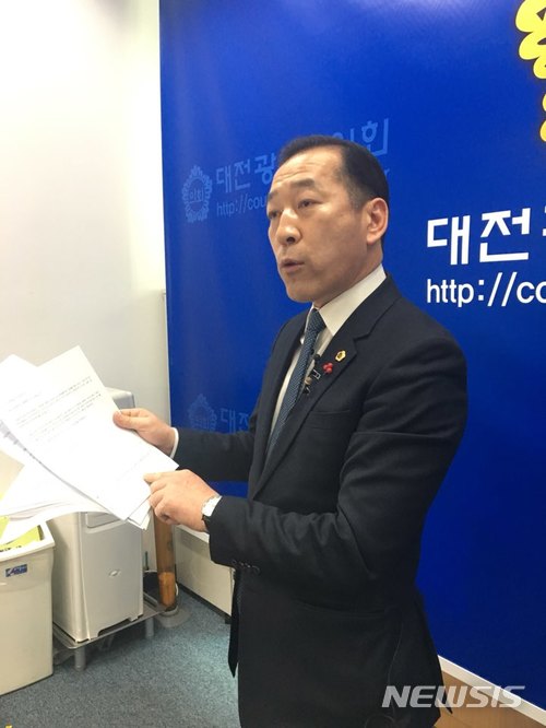 【대전=뉴시스】 김동섭(유성구·2민주당)대전시의원(사진=뉴시스DB).