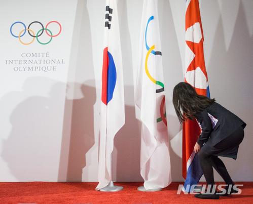 【로잔=AP/뉴시스】 남북 올림픽 참가 회의장, 20일 스위스 국제올림픽위원회(IOC) 본부 