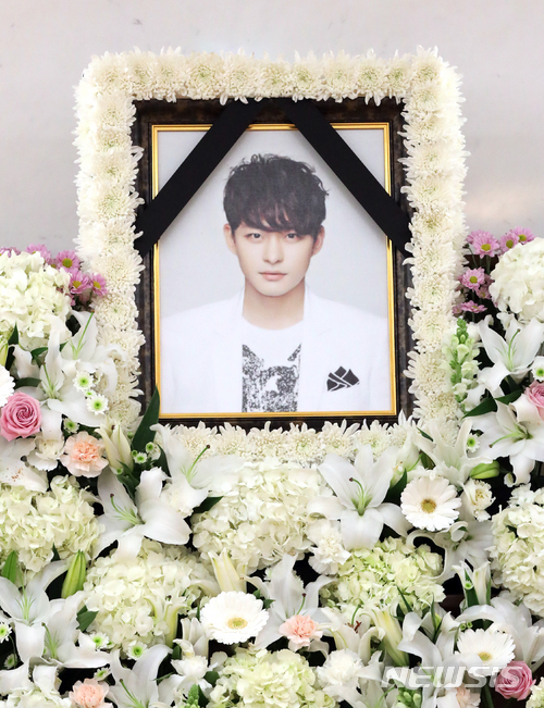 【서울=뉴시스】권현구 기자 = 지난 21일 우울증 치료 중 사망한 배우 하지원의 친동생 故 배우 전태수의 빈소가 22일 오후 서울의 한 종합병원 장례식장에 마련되어 있다. 2018.01.22. stoweon@newsis.com