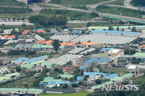 【하남=뉴시스】 경기 하남시의 개발제한구역(그린벨트)에 있는 축사 모습. photo@newsis.com