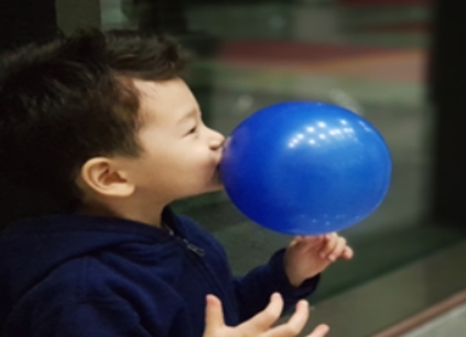 어린이용 고무풍선에서 발암물질 검출..."입으로 불지 마세요"