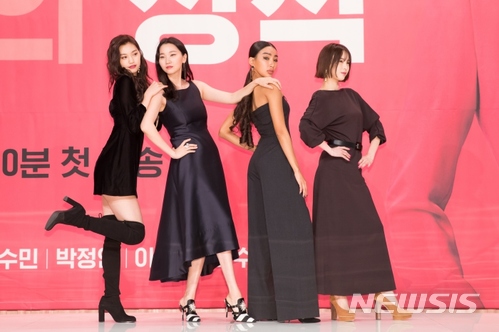 【서울=뉴시스】온스타일 '겟잇뷰티' MC들. 왼쪽부터 김도연, 장윤주, 문가비, 김수민. (사진=CJ E&M 제공)