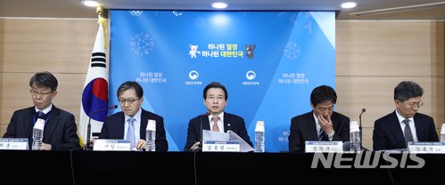 【서울=뉴시스】전신 기자 = 김용범 금융위원회 부위원장이 23일 서울 종로구 정부서울청사에서 가상통화 취급 업소 현장 조사 결과를 발표하고 있다 2018.01.23.  photo1006@newsis.com