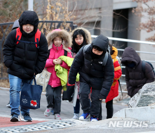 등교하는 학생(뉴시스 DB)