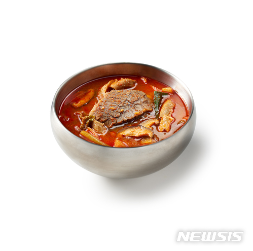 【인천=뉴시스】인천국제공항 제2여객터미널 '평화옥'의 '매운 곰탕'. 