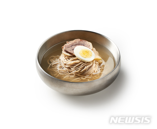 【인천=뉴시스】인천국제공항 제2여객터미널 '평화옥'의 '평양 냉면'.