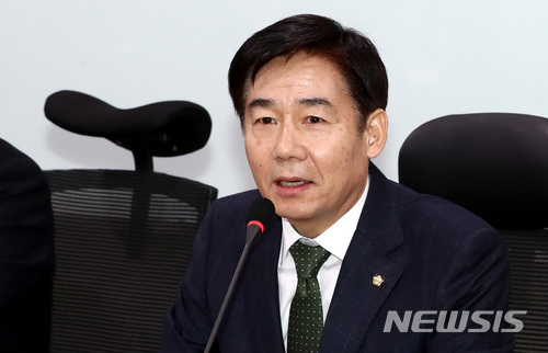 【서울=뉴시스】이영환 기자 = 무소속 이용호 의원. 2018.01.29. 20hwan@newsis.com