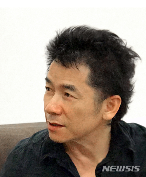 【광주=뉴시스】류형근 기자 = 2018광주비엔날레가 북한 미술전을 준비하고 있는 가운데 29일 북한미술 전문가 문범강 미국 조지타운대 교수는 "광주비엔날레의 북한 작품전은 미국 워싱턴 전시 보다 더 큰 규모이며 한국에서 열리는 최초의 주제화 전이 될 것이다"고 밝혔다. 2018.01.29. (사진=광주비엔날레 재단 제공) photo@newsis.com