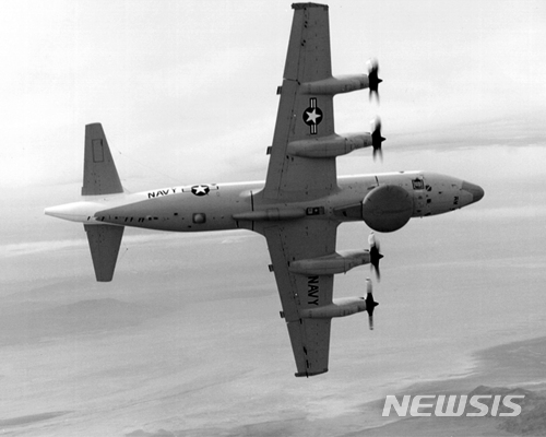 【서울=뉴시스】미 해군의 EP-3 정찰기. 29일 흑해 상공 공역에서 정찰 중이던 EP-3 정찰기에 대해 러시아의 Su-27 전투기가 1.5m도 안 되는 거리 내로 접근해 정찰기가 임무를 포기했다고 미 방위 관리들이 밝혔다. <사진 출처 : 미 해군> 2018.1.30