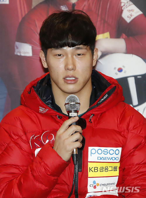 【평창=뉴시스】최동준 기자 = 31일 강원 평창군 용평리조트에서 열린 봅슬레이, 스켈레톤 대표팀 미디어데이에서 윤성빈이 각오를 밝히고 있다. 2018.01.31. photocdj@newsis.com