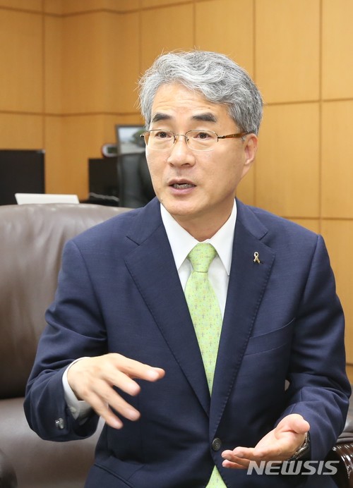 【창원=뉴시스】 홍정명 기자 = 박종훈 경남도교육감. 박 교육감은 1일 발표한 '제16대 경상남도교육감 공약사업평가위원회'의 2017년 하반기 86개 공약사업 이행 평가에서 100점 만점에 96.5점으로 '매우 우수' 평가를 받았다.2018.02.01.(사진=뉴시스 자료사진) photo@newsis.com