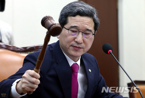【서울=뉴시스】이영환 기자 = 김학용 국회 국방위원장. 2018.02.01.&nbsp; 20hwan@newsis.com