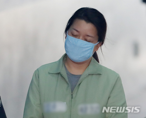 【서울=뉴시스】김진아 기자 = 이유미 씨가 지난해 2월1일 서울 서초구 서울고법에서 열린 공직선거법 위반 항소심 공판준비기일에 출석하고 있다. 2018.02.01. bluesoda@newsis.com