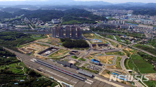 【진주=뉴시스】정경규 기자 = 경남 진주시는 가좌동 409-2번지 진주역 주변 96만4693㎡부지에 시행하는 신진주역세권 개발이 순항하고 있다고 밝혔다. 2018.02.04.(사진=진주시 제공)photo@newsis.com