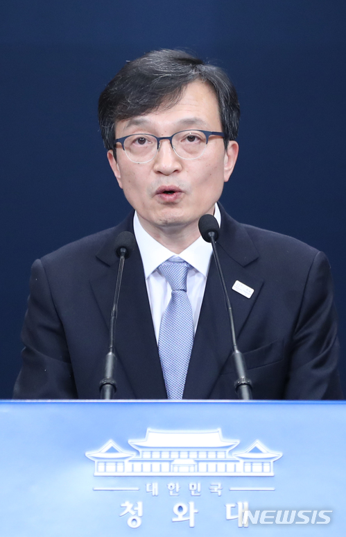 【서울=뉴시스】전진환 기자 = 김의겸 신임 청와대 대변인이 2일 오후 춘추관에서 평창올림픽 정상회담 일정 관련 브리핑을 하고 있다. 2018.02.02.&nbsp; amin2@newsis.com 