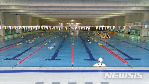 【진주=뉴시스】정경규 기자 = 경남 진주시실내수영장 내부 모습.2018.02.03.(사진=진주시 제공)photo@newsis.com