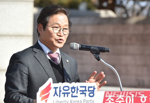 【대구=뉴시스】우종록 기자 = 자료사진. 김용판 자유한국당 대구 달서구청장 예비후보. 2018.04.01. wjr@newsis.com