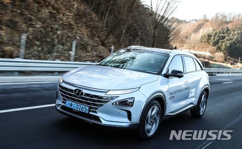 현대차 수소차 '넥쏘', 예약판매 하루만에 733대 몰려